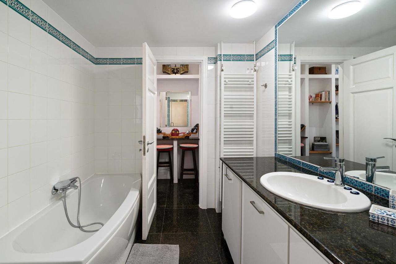 Spacious & Artistic Retro 2Bd Apt With Sauna Athen Eksteriør billede